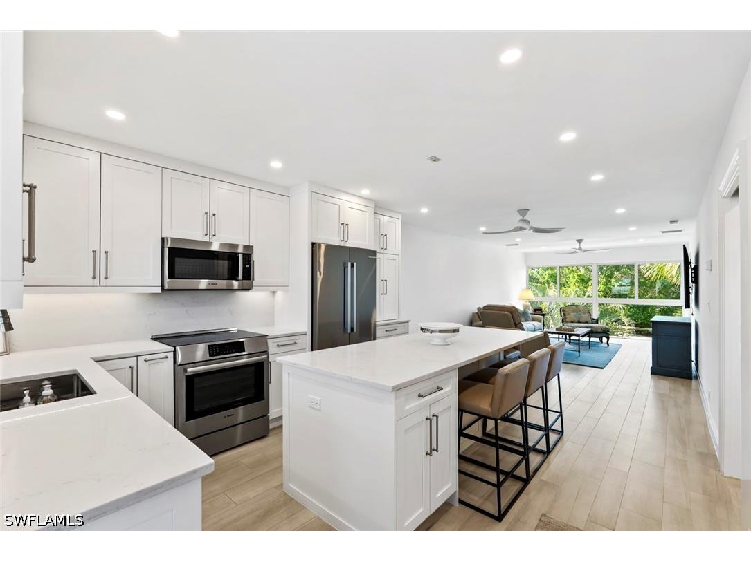 618 Broad Avenue S #J618 Naples FL 34102 226016613 image1