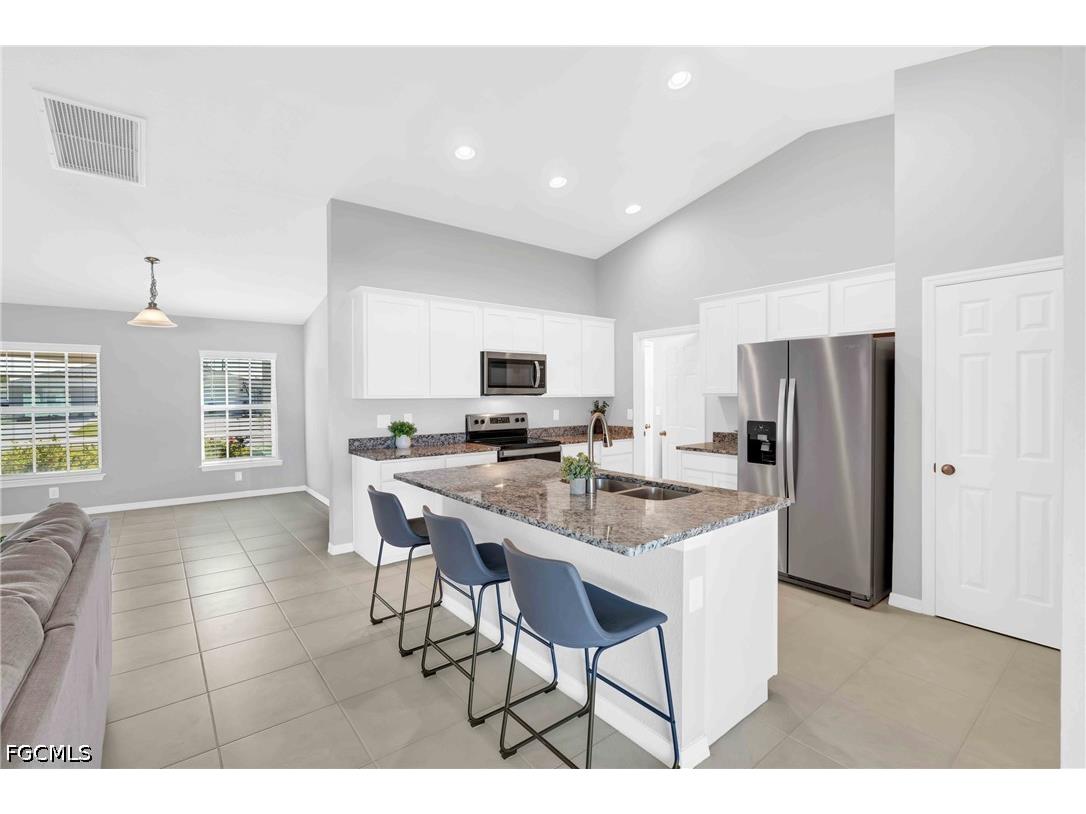 618 NE 2nd Place Cape Coral FL 33909 2026017400 image10