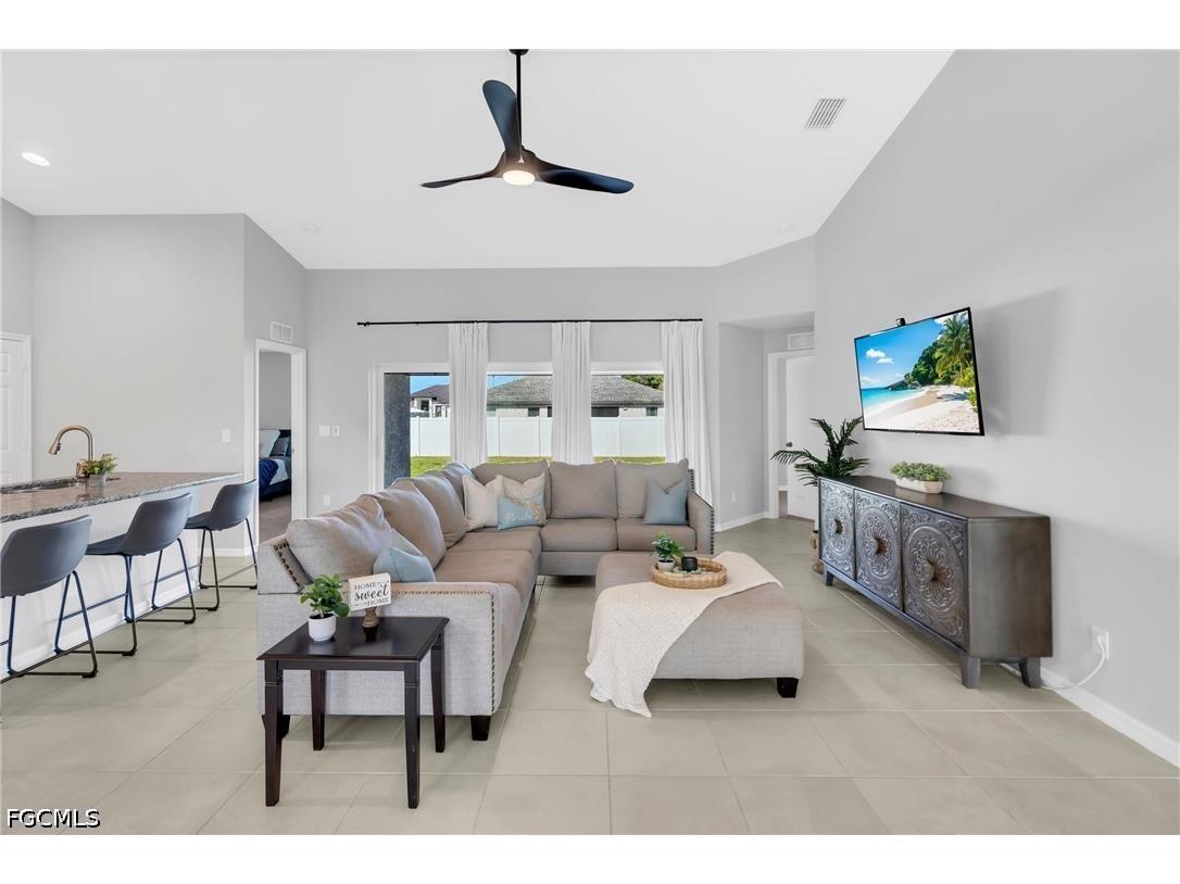 618 NE 2nd Place Cape Coral FL 33909 2026017400 image5