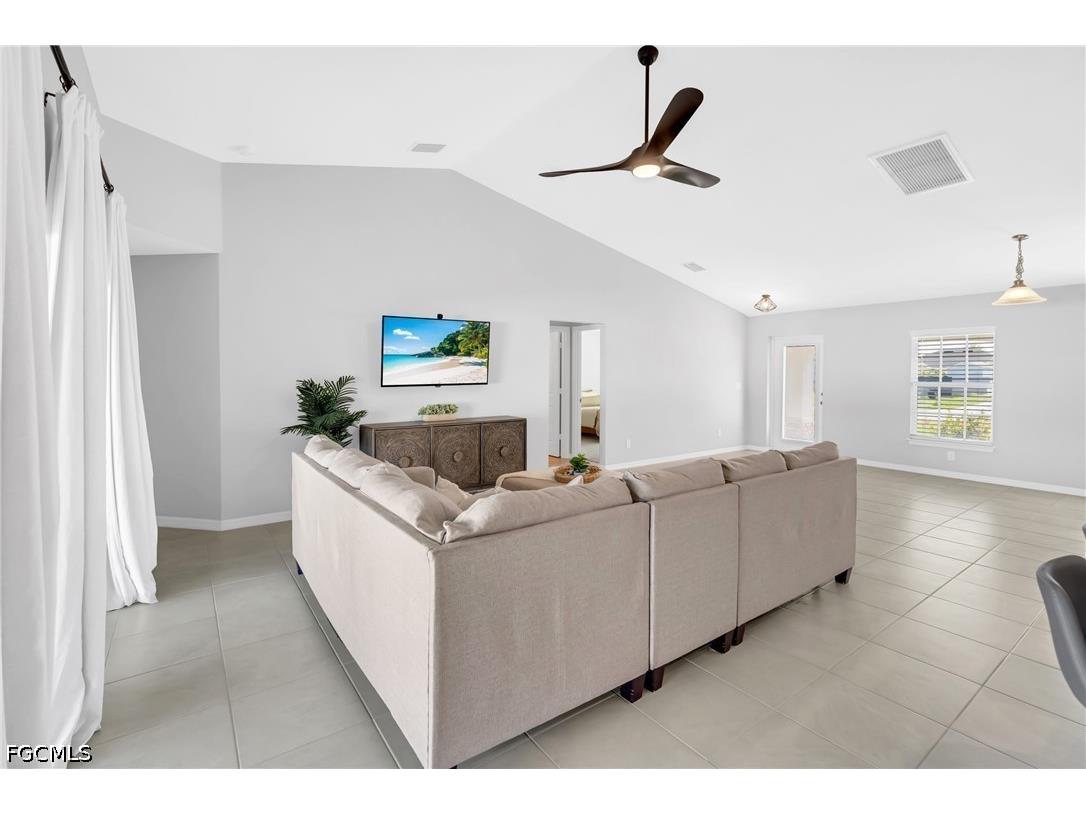 618 NE 2nd Place Cape Coral FL 33909 2026017400 image8