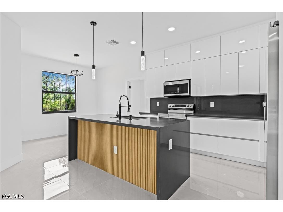 618 Raintree Street E Lehigh Acres FL 33974 2026016647 image8
