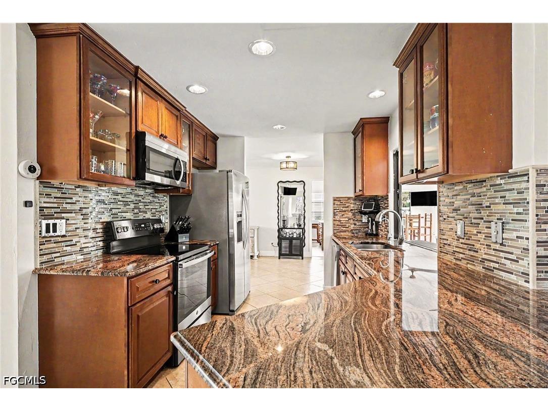 618 SE 11th Place Cape Coral FL 33990 2026024461 image10