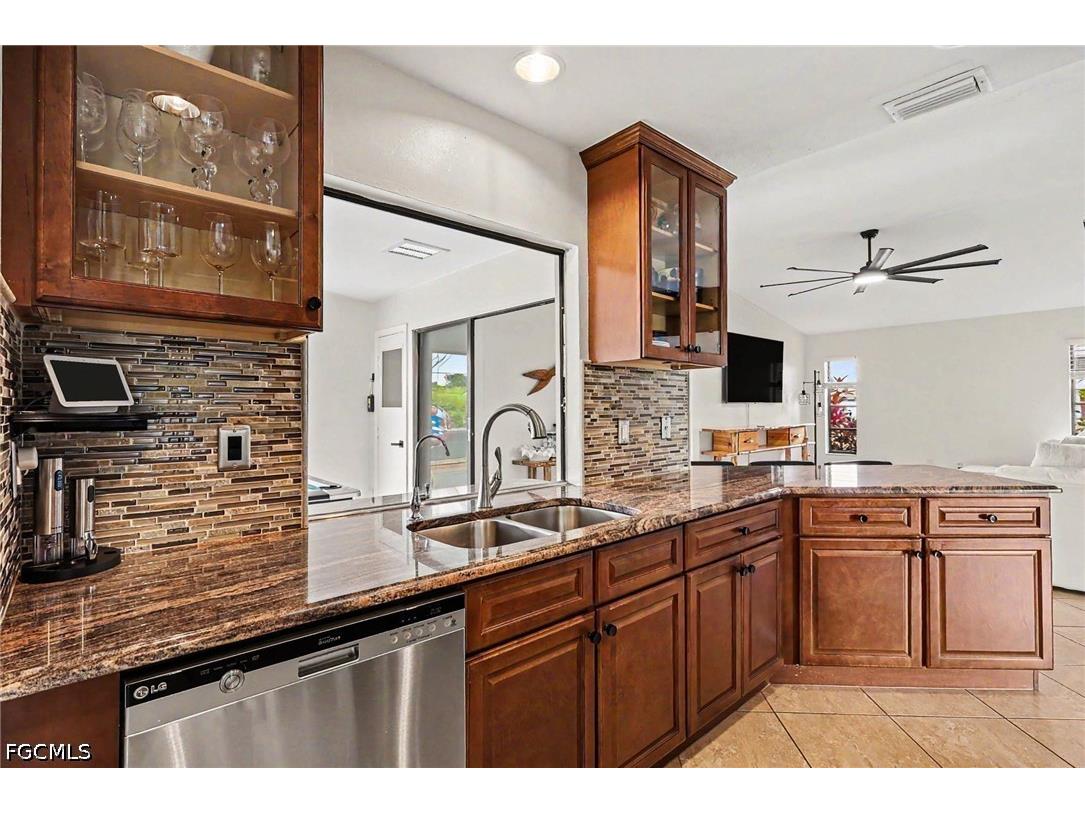 618 SE 11th Place Cape Coral FL 33990 2026024461 image8