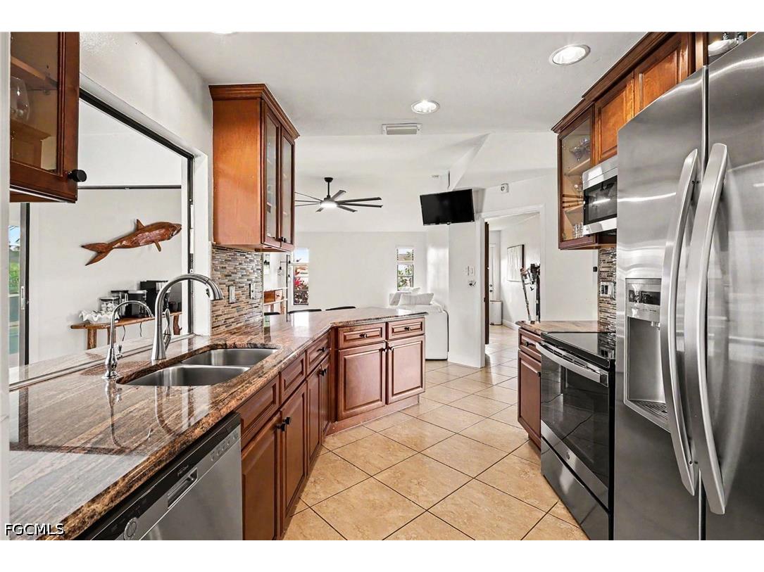 618 SE 11th Place Cape Coral FL 33990 2026024461 image9