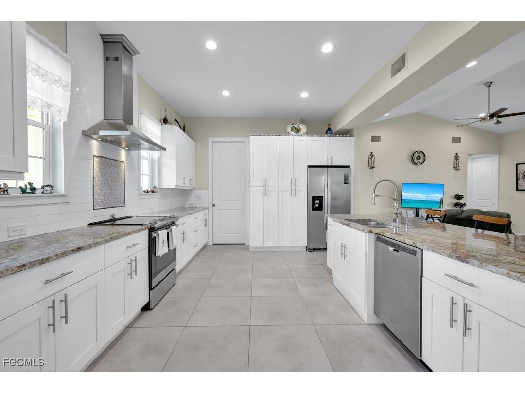 618 SW 31st Terrace Cape Coral FL 33914 2025026245 image9