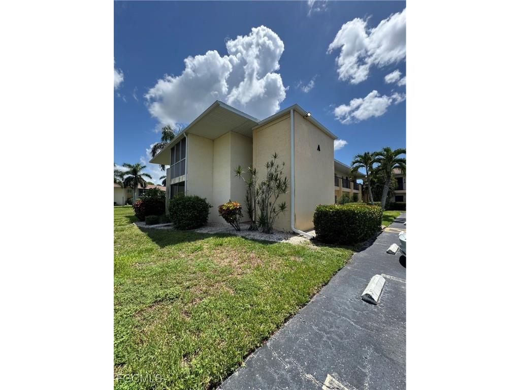 6184 Michelle Way #101 Fort Myers FL 33919 2025007957 image1