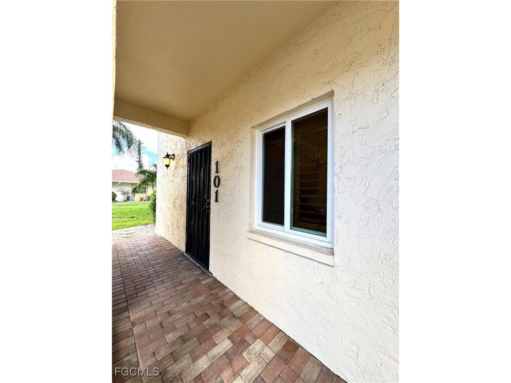 6184 Michelle Way #101 Fort Myers FL 33919 2025007957 image2