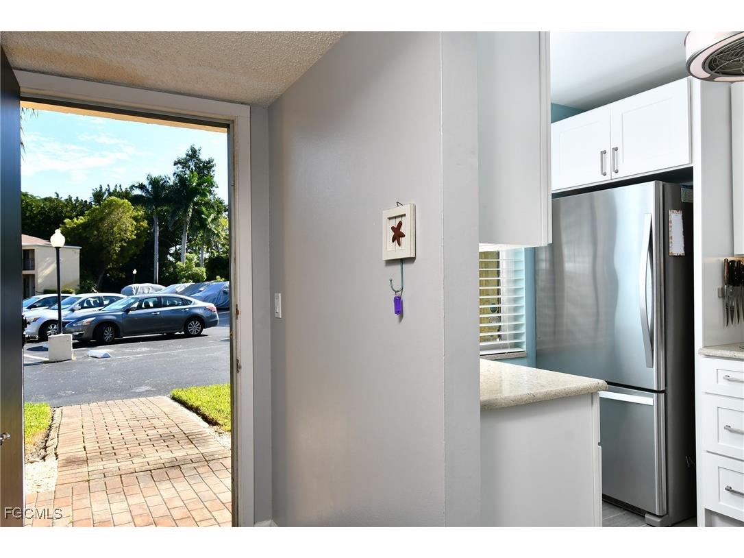 6184 Michelle Way #125 Fort Myers FL 33919 2025018180 image4