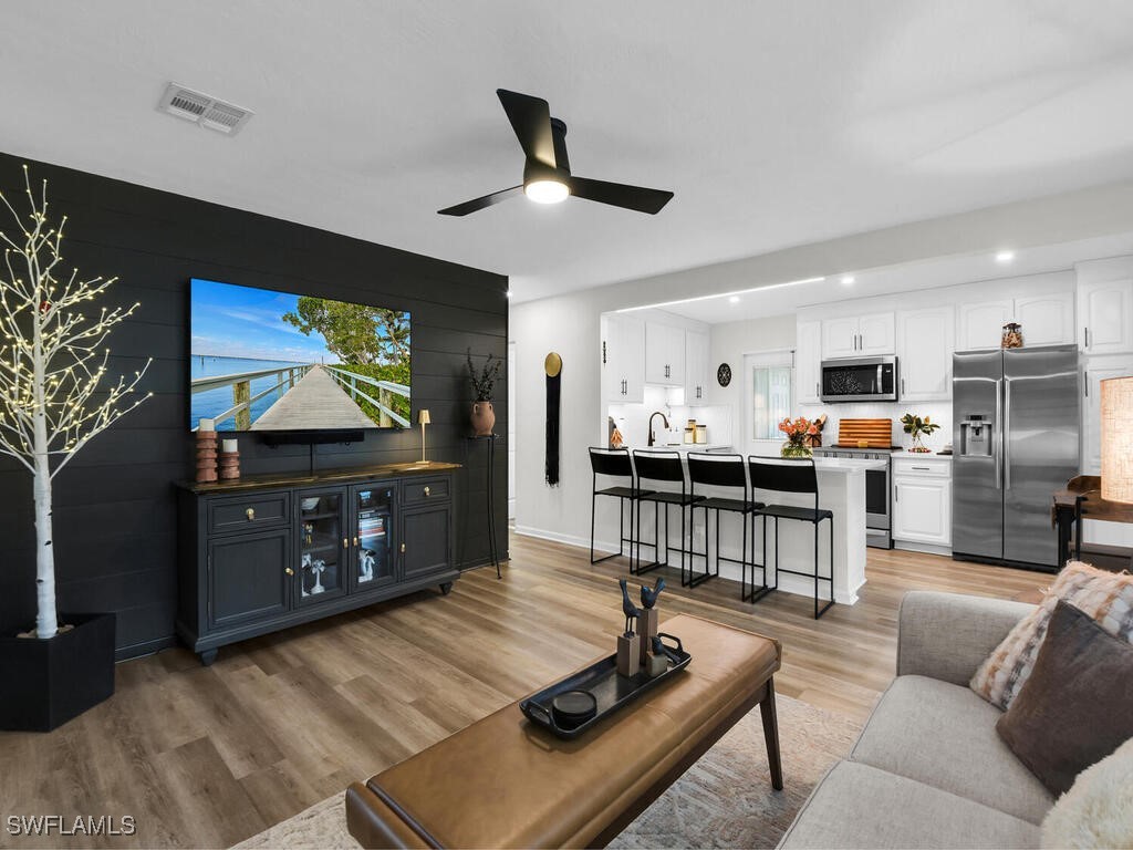 619 10th Street N Naples FL 34102 225067260 image1