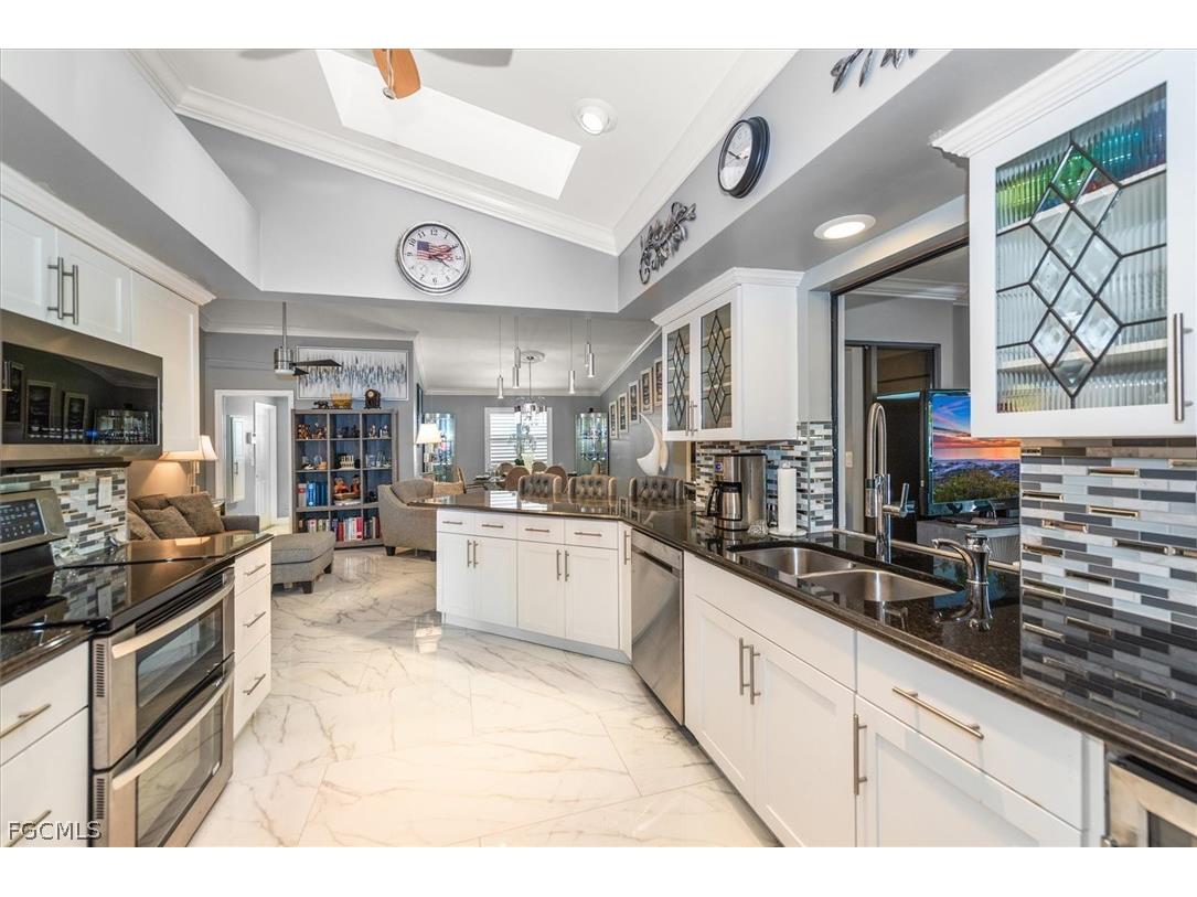 619 SE 22nd Street Cape Coral FL 33990 2026007393 image3