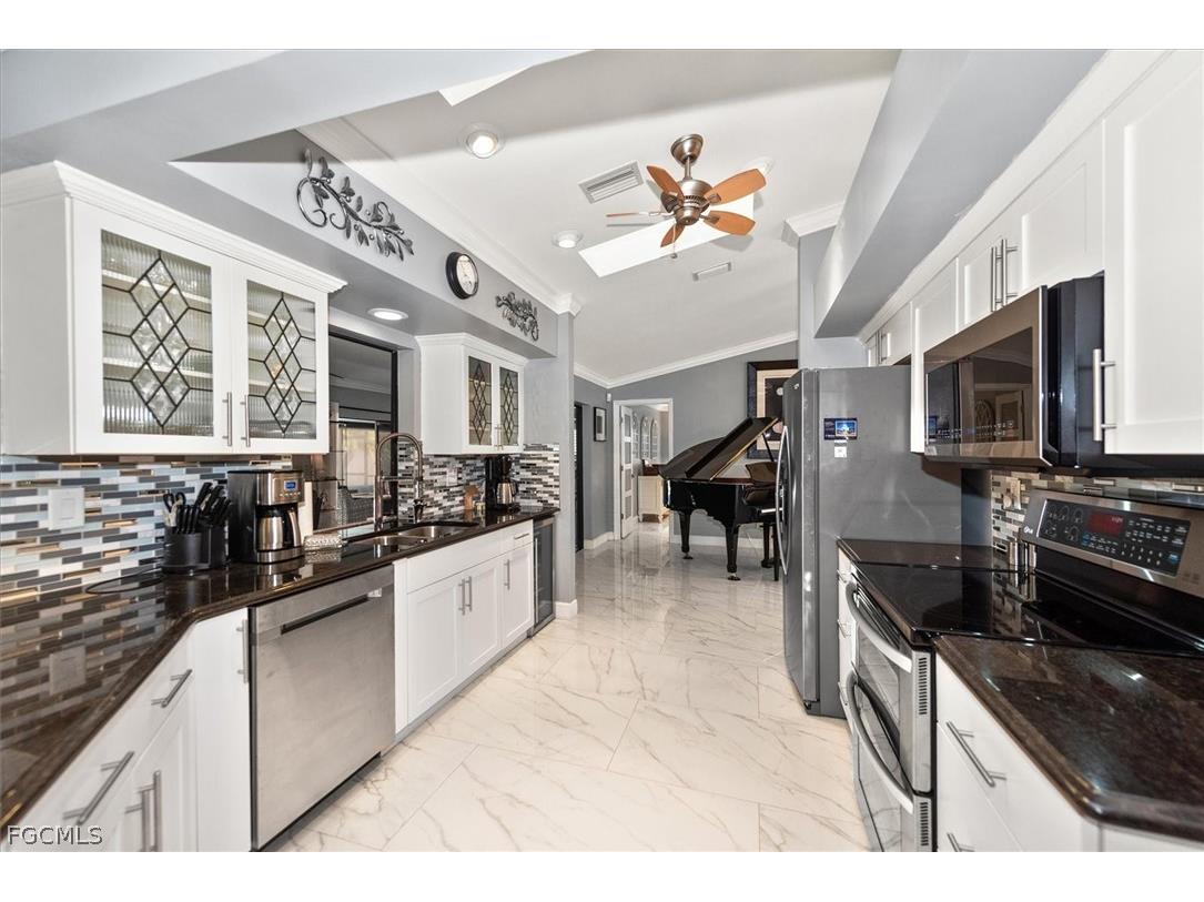 619 SE 22nd Street Cape Coral FL 33990 2026007393 image4