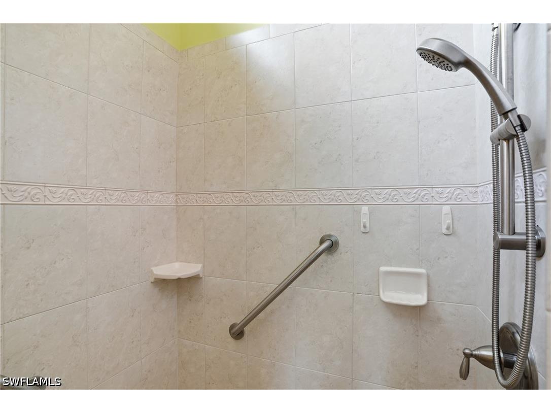 6195 Mandalay Circle Naples FL 34112 226021355 image17