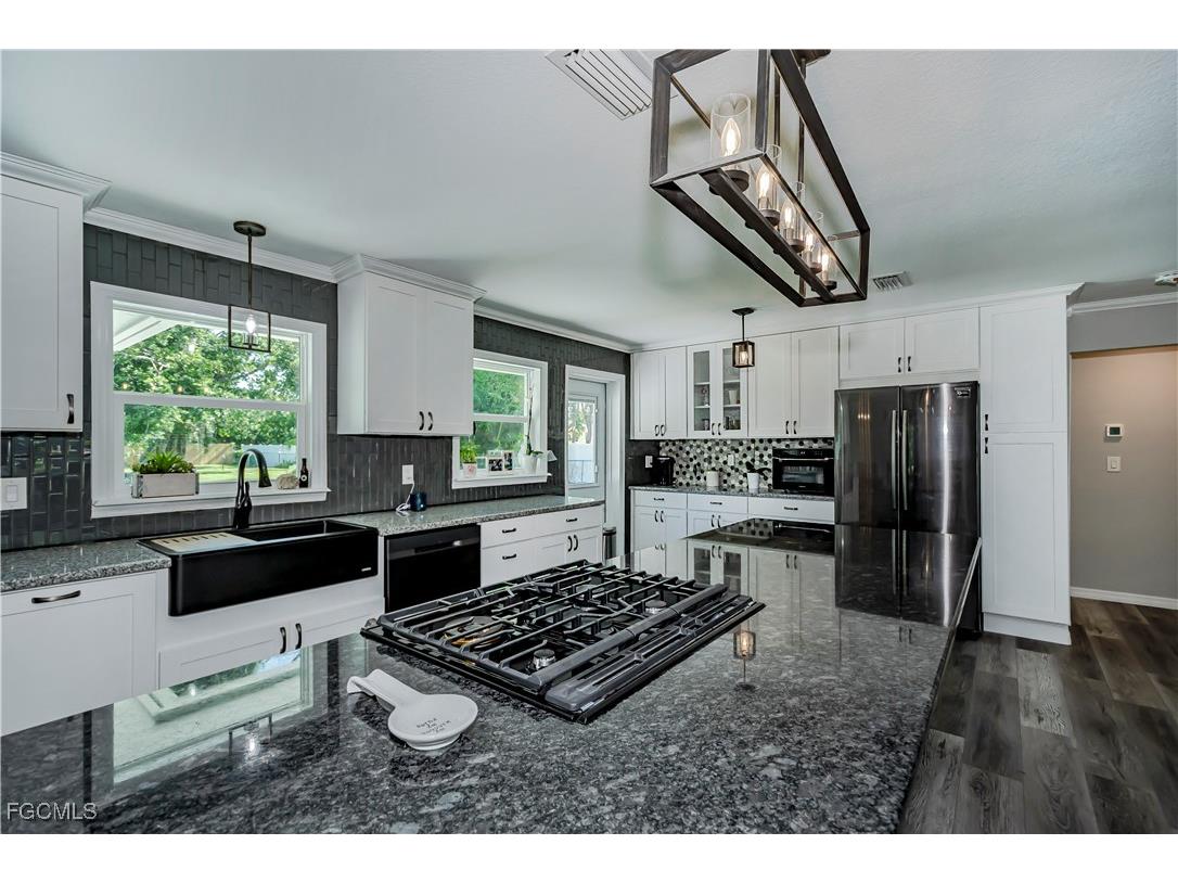 62 W North Shore Avenue North Fort Myers FL 33903 2025015024 image1