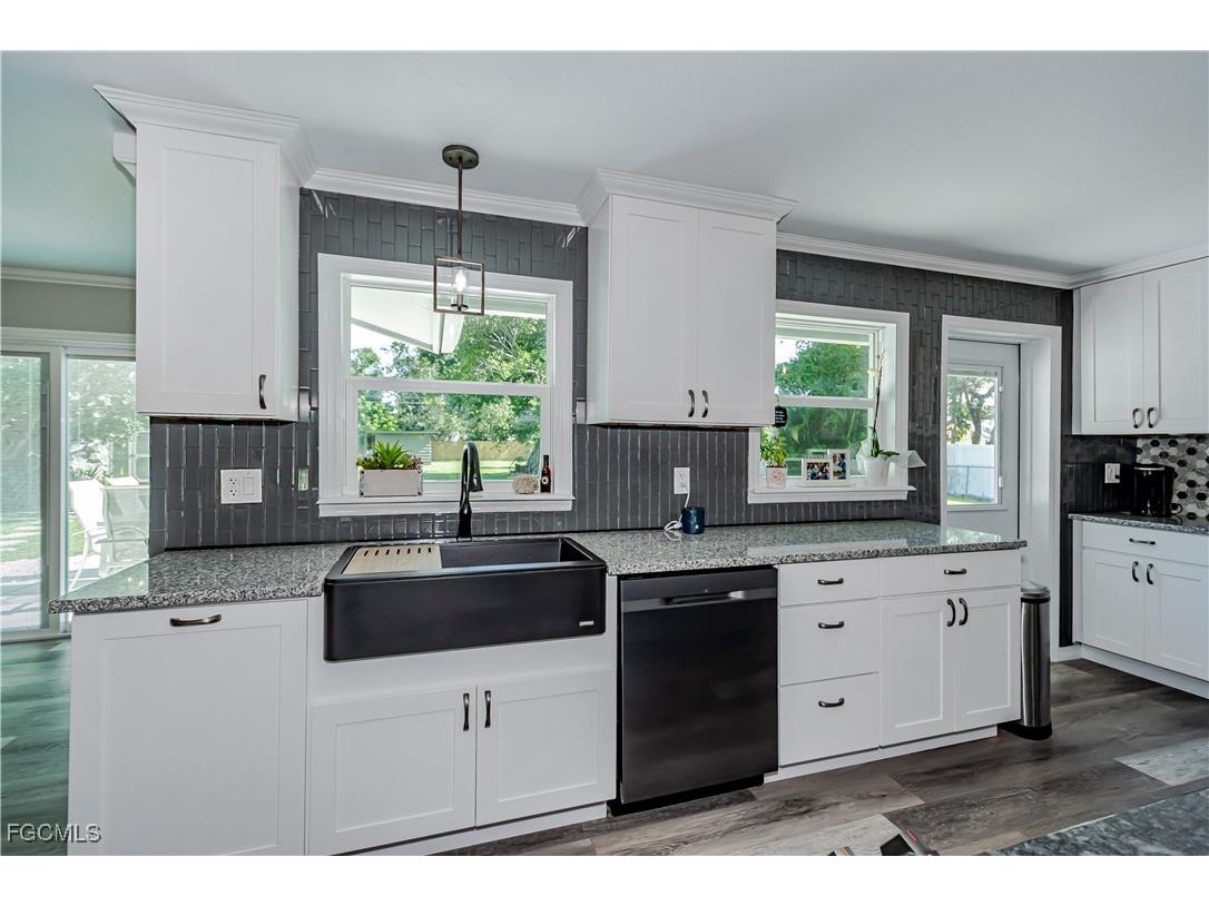 62 W North Shore Avenue North Fort Myers FL 33903 2025015024 image15