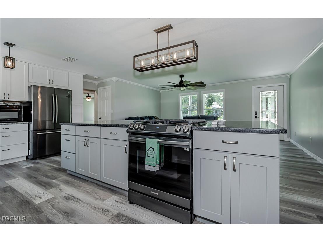 62 W North Shore Avenue North Fort Myers FL 33903 2025015024 image17