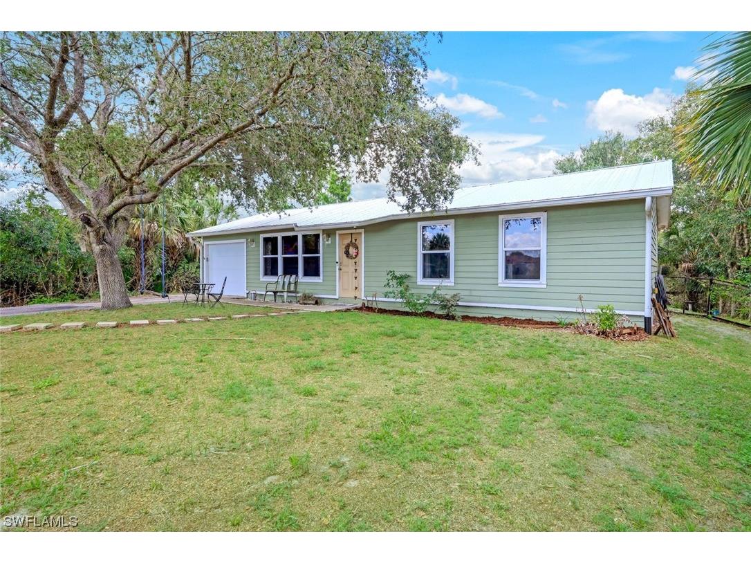 620 14th Street NE Naples FL 34120 223041596 image1