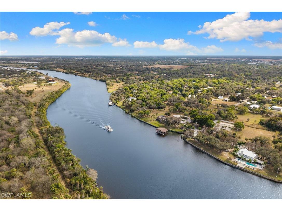 620 E Fort Thompson Avenue Labelle FL 33935 226006111 image35