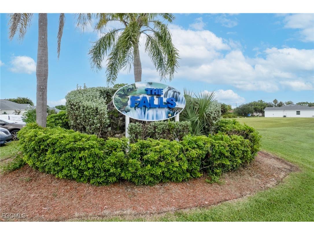 620 Mirror Lakes Falls Court Lehigh Acres FL 33974 2025010955 image35