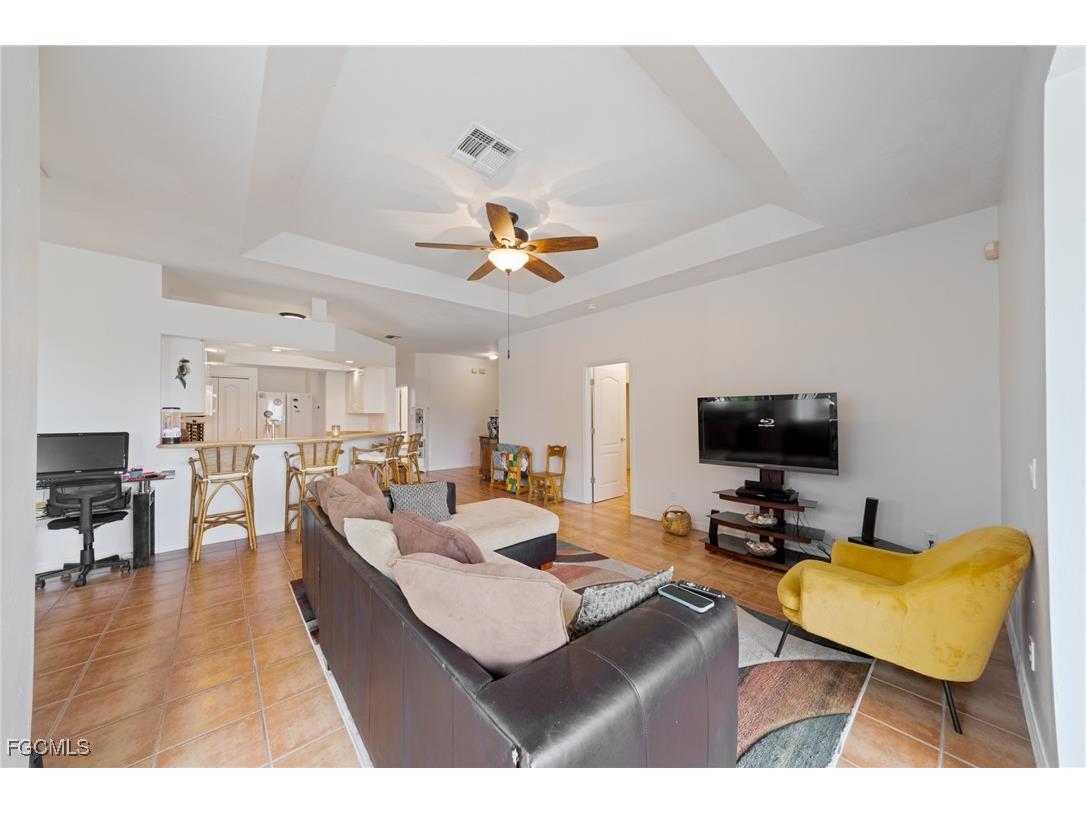 620 Mirror Lakes Falls Court Lehigh Acres FL 33974 2025010955 image8