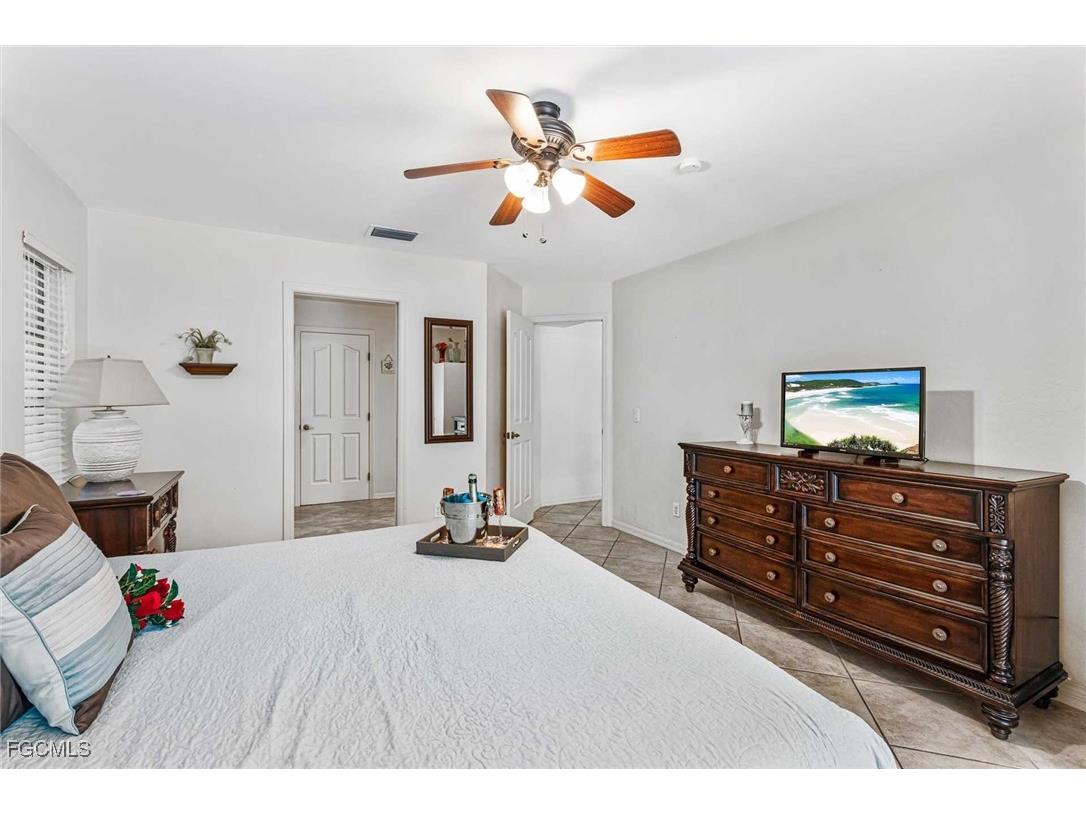 620 SE 21st Terrace Cape Coral FL 33990 2025010090 image10