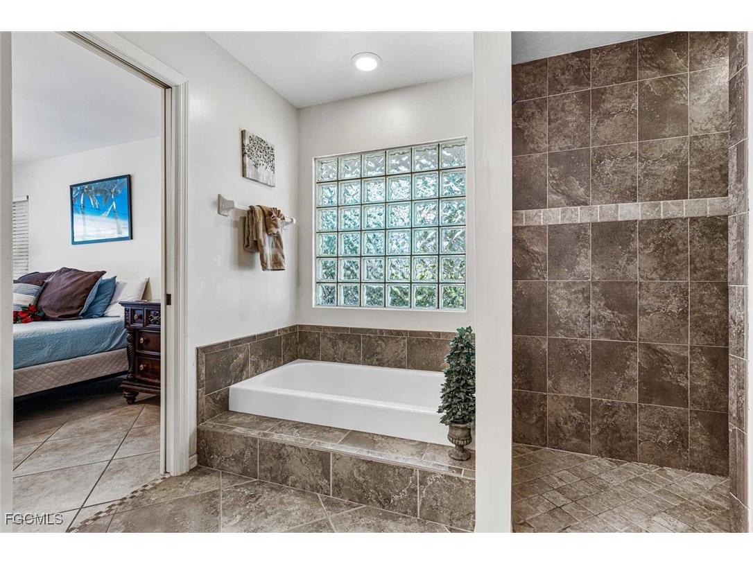 620 SE 21st Terrace Cape Coral FL 33990 2025010090 image11