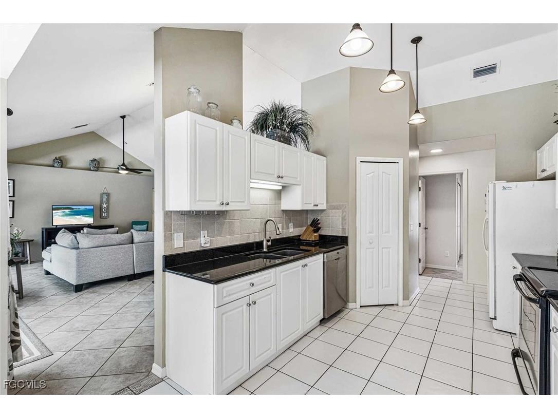 620 SE 21st Terrace Cape Coral FL 33990 2025010090 image26