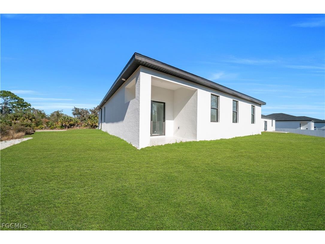 621 Greenbriar Boulevard Lehigh Acres FL 33972 2026007287 image5