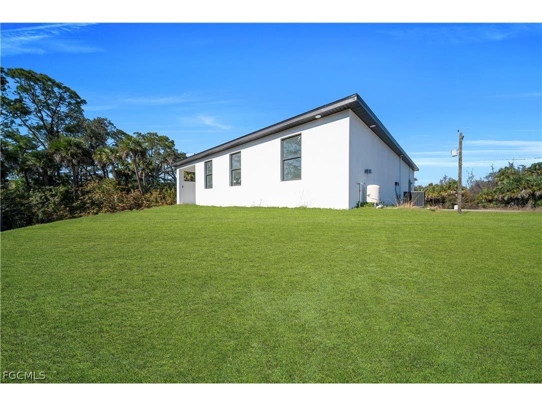 621 Greenbriar Boulevard Lehigh Acres FL 33972 2026007287 image6