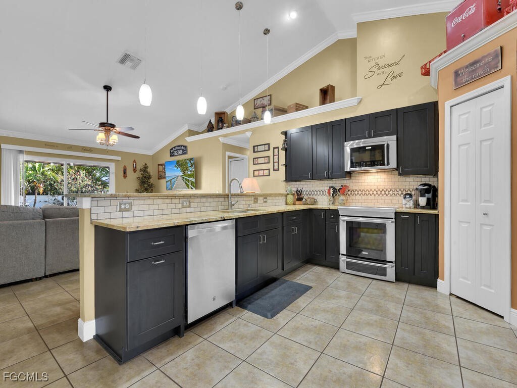 621 NW 28th Terrace Cape Coral FL 33993 2026003395 image1