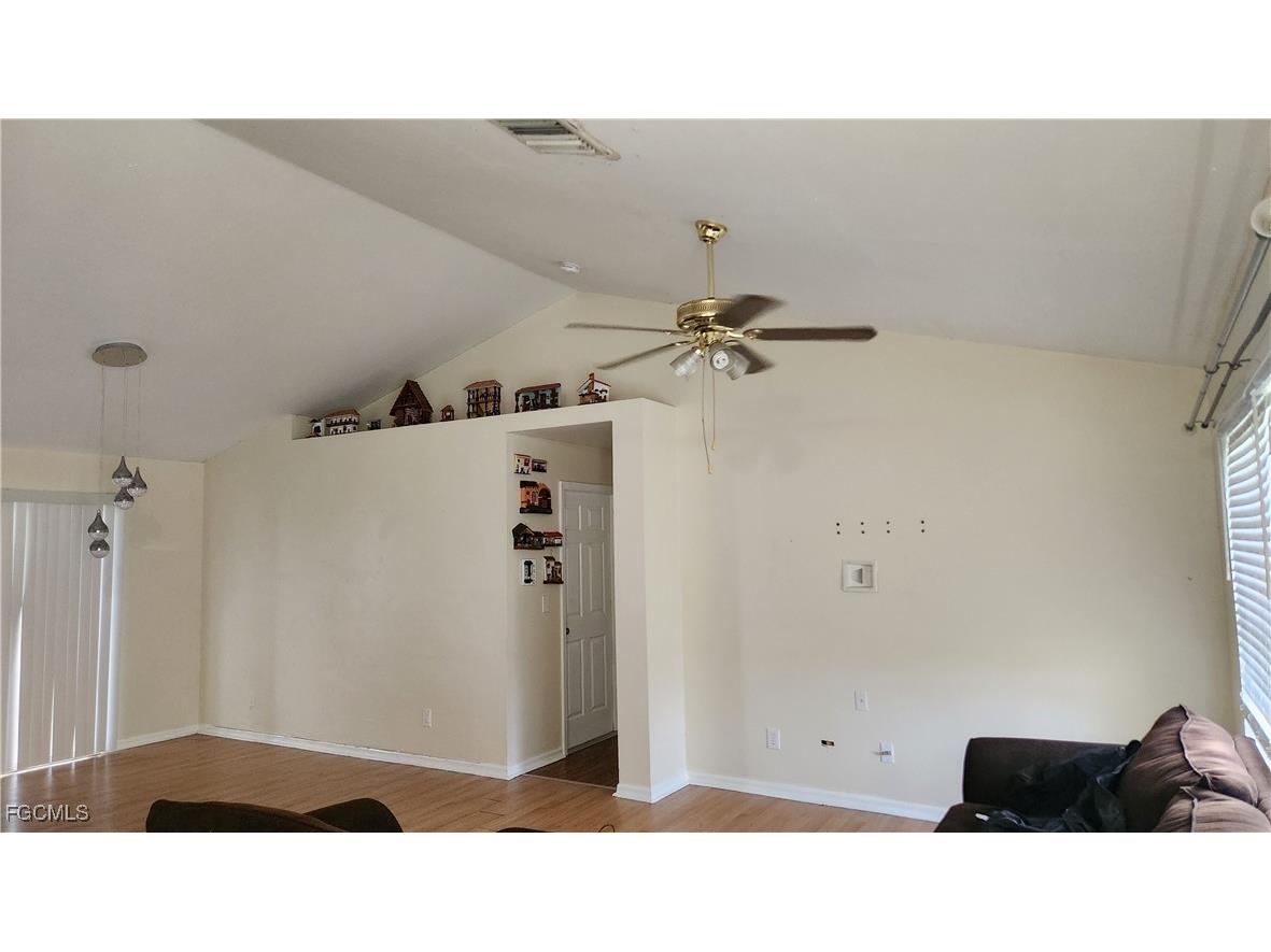 621 SW 21st Lane Cape Coral FL 33991 2025009123 image2