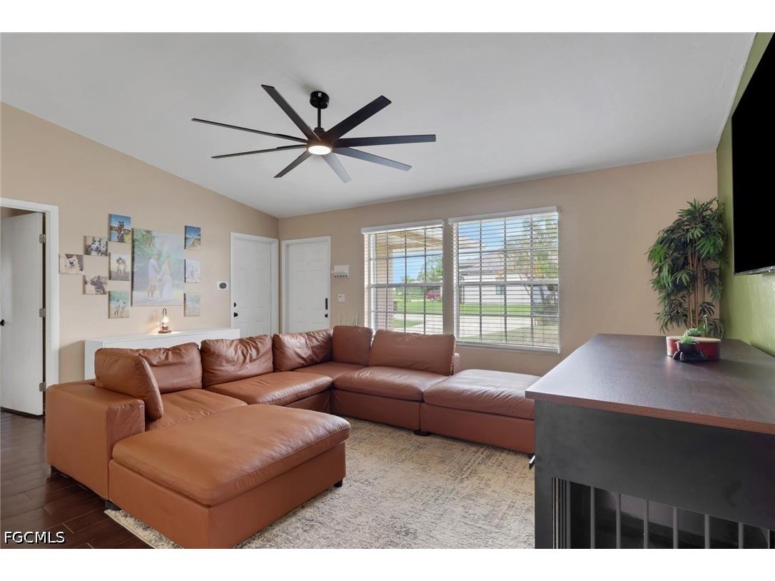 621 SW 29th Terrace Cape Coral FL 33914 2026025220 image4