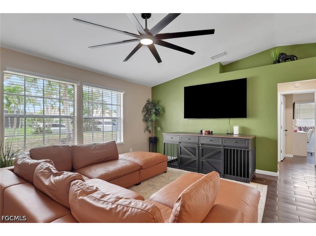 621 SW 29th Terrace Cape Coral FL 33914 2026025220 image6