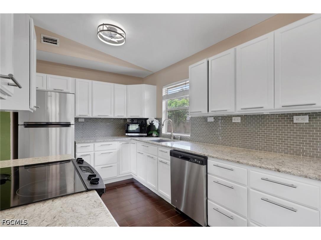 621 SW 29th Terrace Cape Coral FL 33914 2026025220 image9