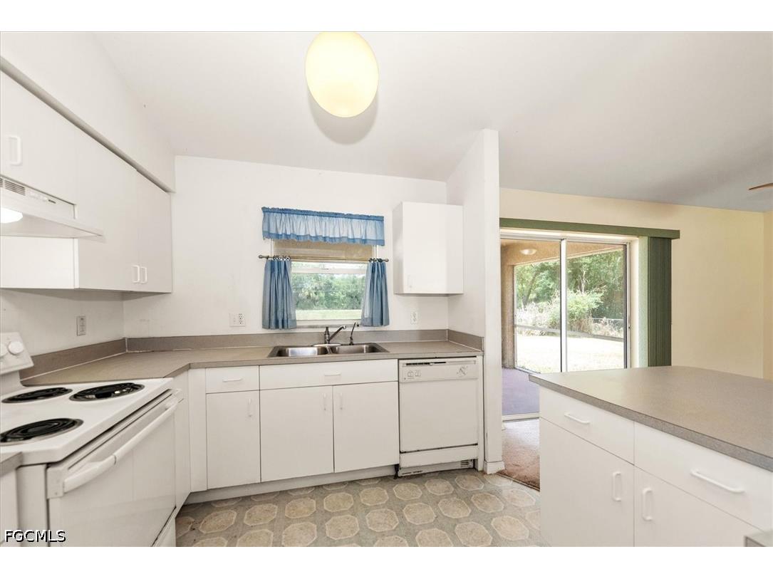 6211 Castlewood Circle Fort Myers FL 33905 2026020080 image13
