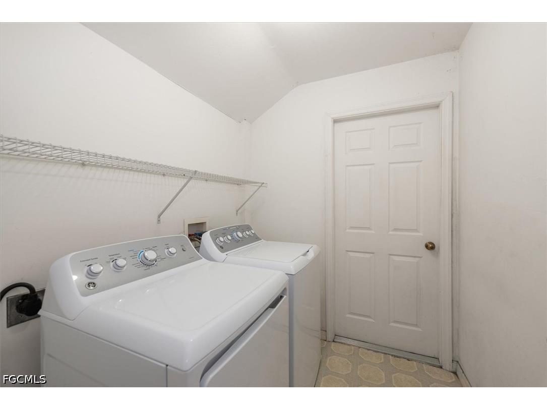 6211 Castlewood Circle Fort Myers FL 33905 2026020080 image24