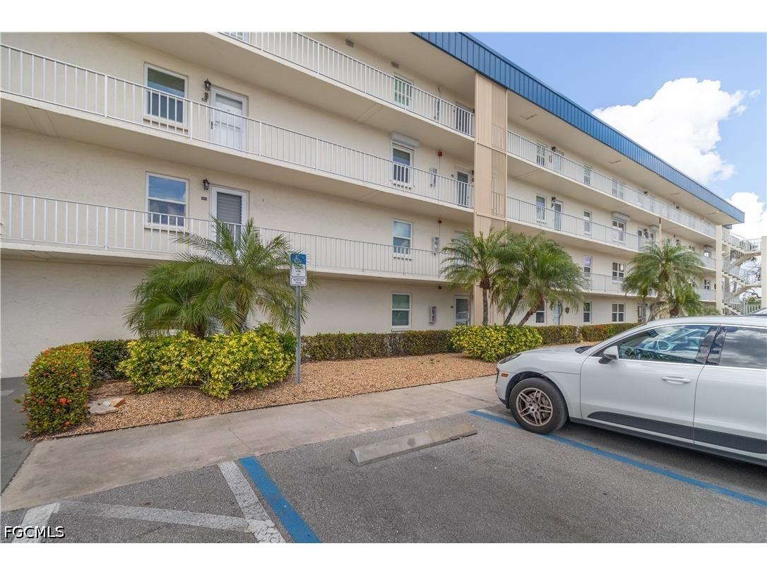 6220 Augusta Drive #307 Fort Myers FL 33907 2026016488 image1