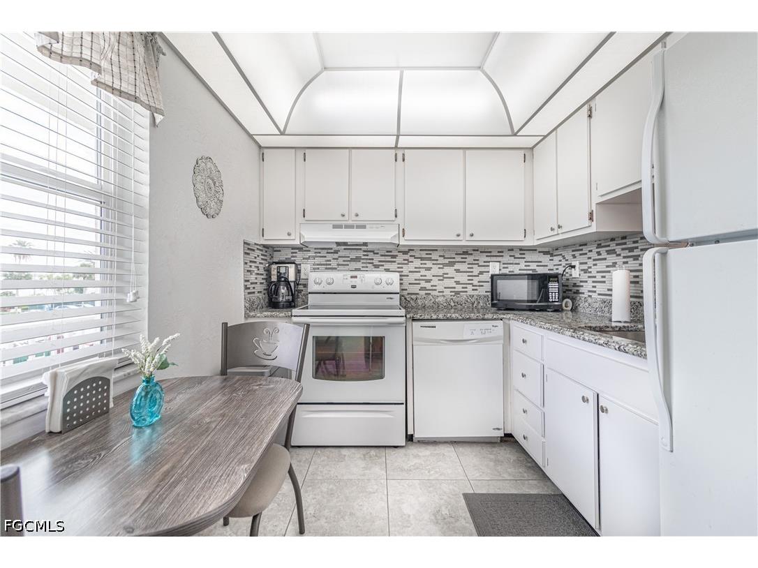 6220 Augusta Drive #307 Fort Myers FL 33907 2026016488 image2