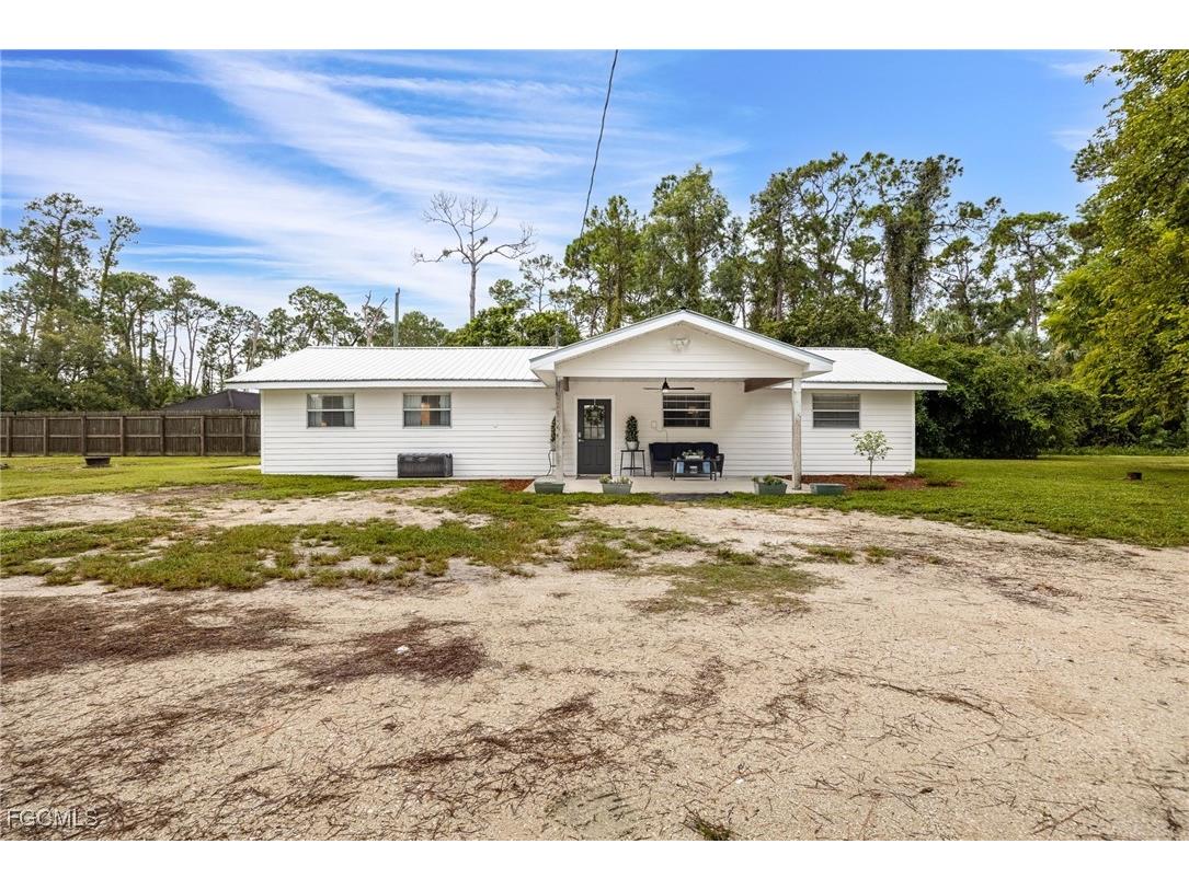 623 Captain Hendry Drive Labelle FL 33935 2025008792 image1