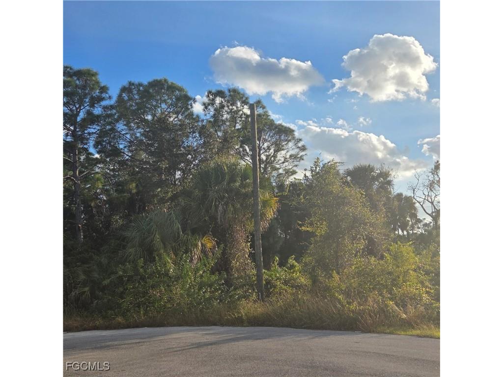 623 Lionel Court Lehigh Acres FL 33972 2025024442 image3