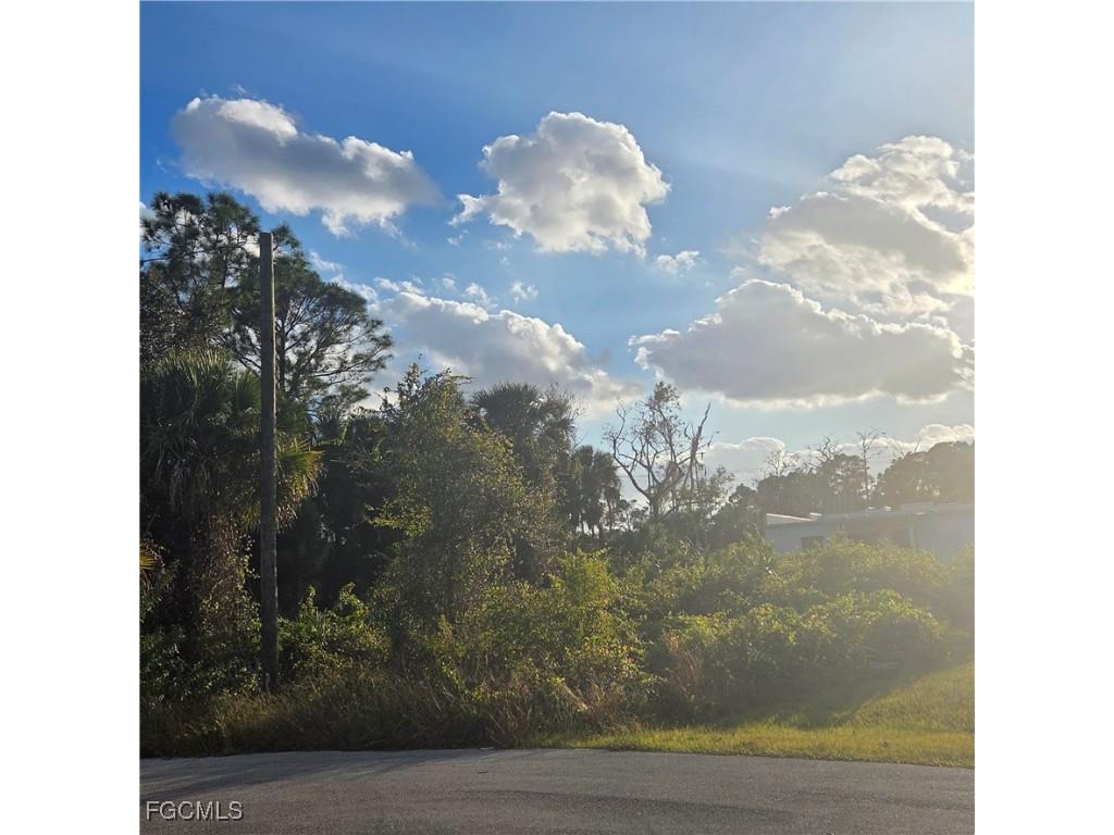 623 Lionel Court Lehigh Acres FL 33972 2025024442 image4