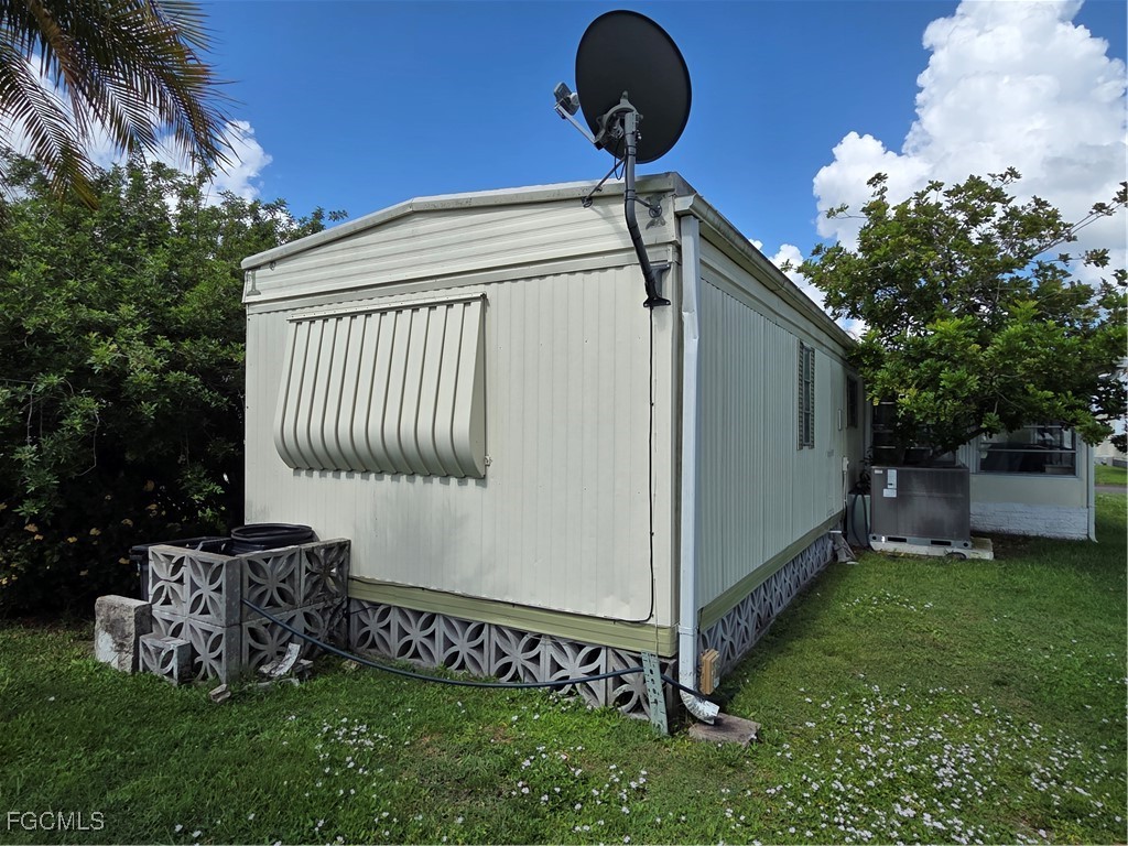 623 Vista Drive North Fort Myers FL 33917 2025001137 image31