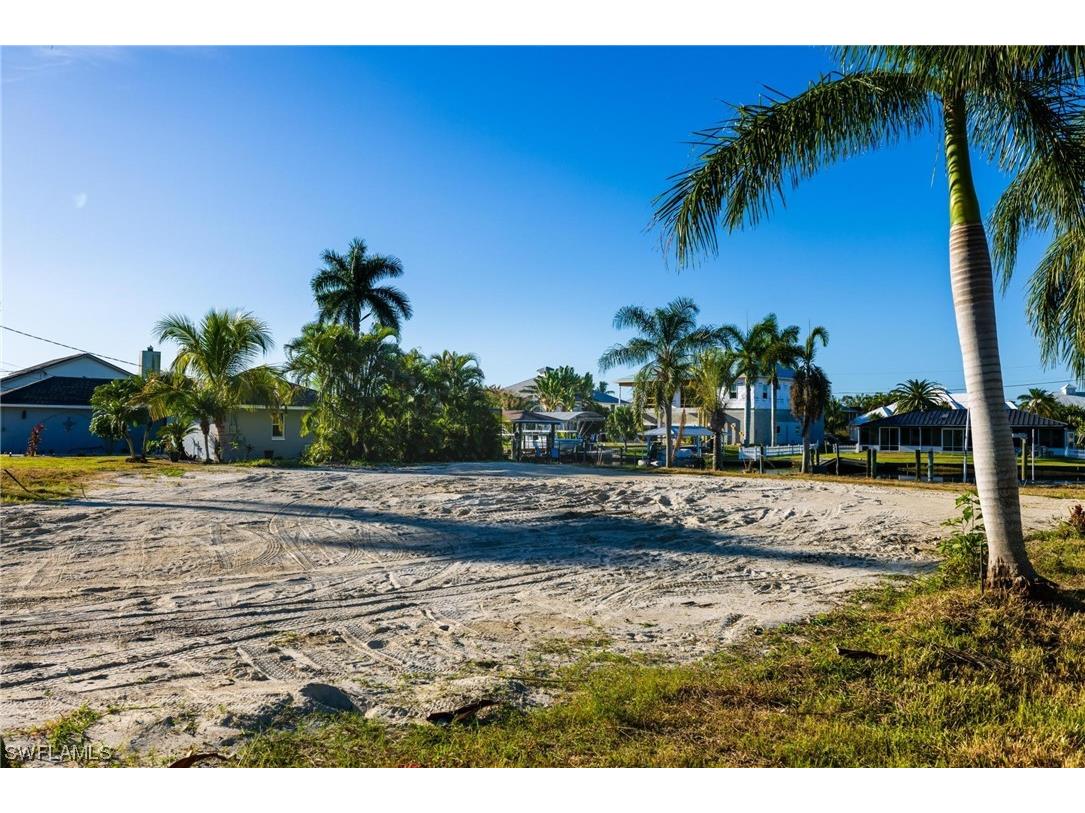 6233 Plumosa Avenue Fort Myers FL 33908 223083891 image1