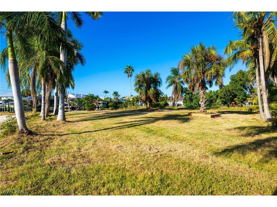 6247 Plumosa Avenue Fort Myers FL 33908 223083887 image1