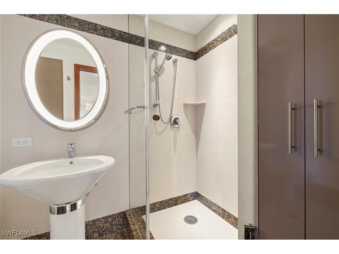 625 La Peninsula Boulevard #625 Naples FL 34113 225046160 image25