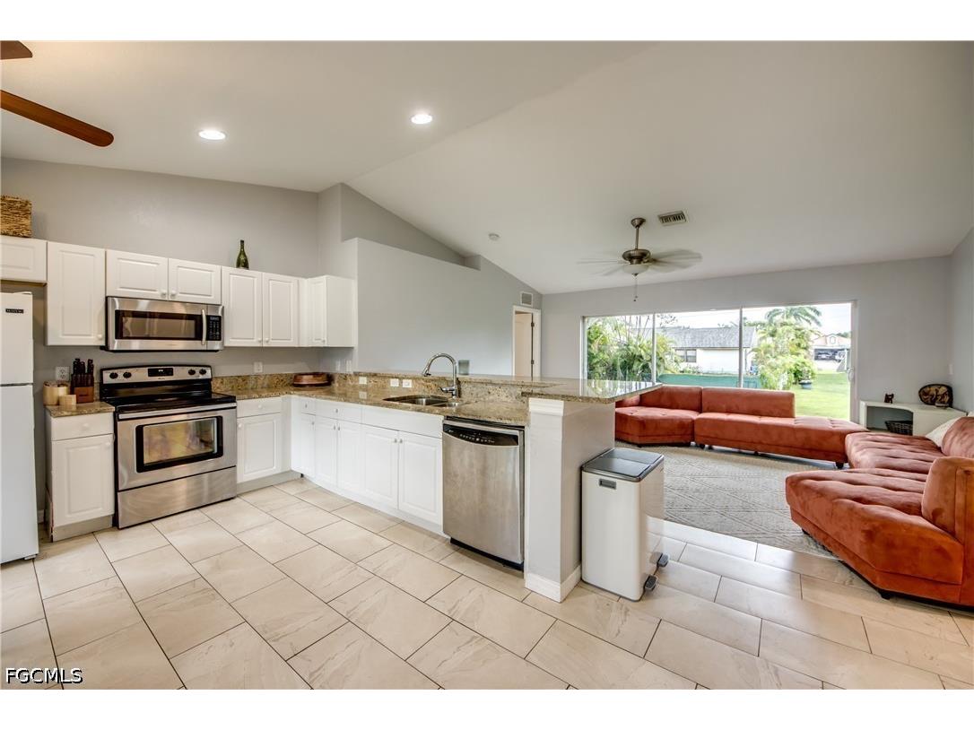 625 SW 11th Terrace Cape Coral FL 33991 2026028888 image1