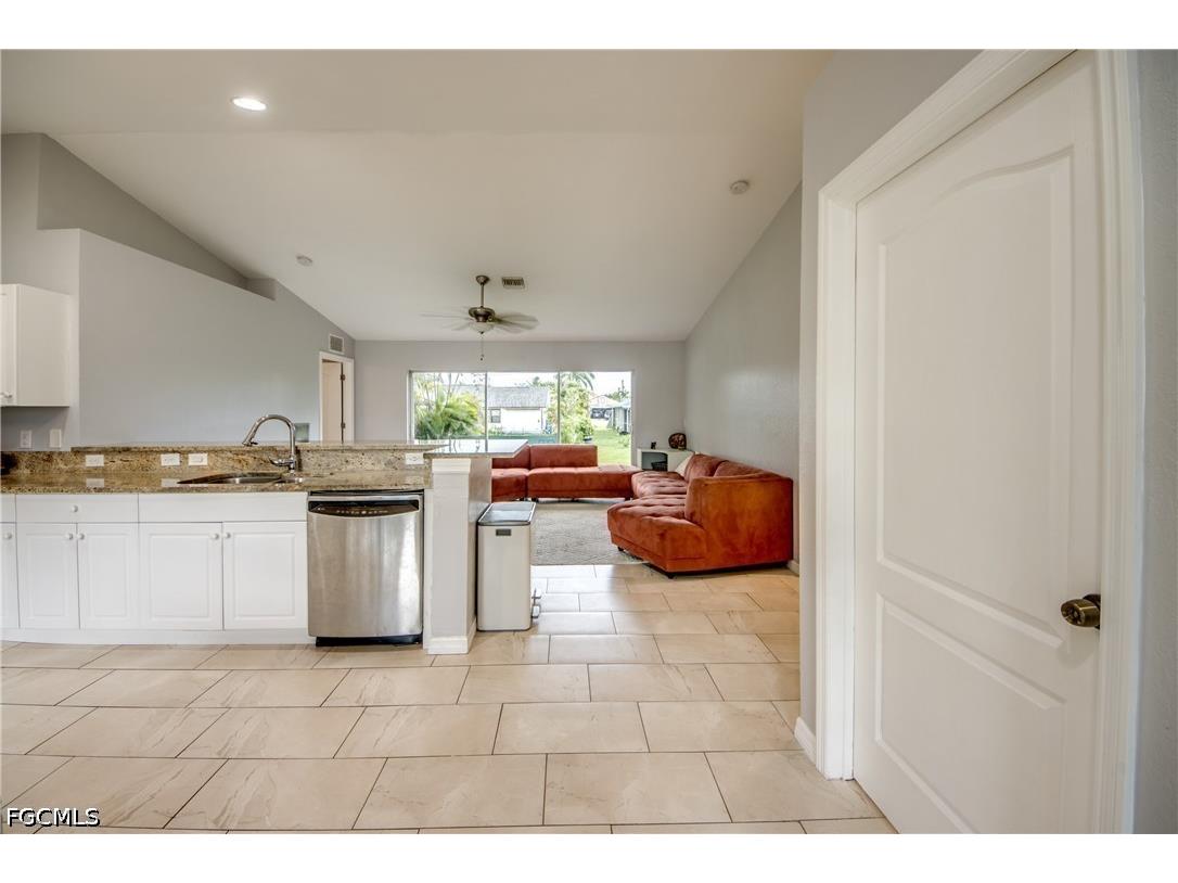 625 SW 11th Terrace Cape Coral FL 33991 2026028888 image4