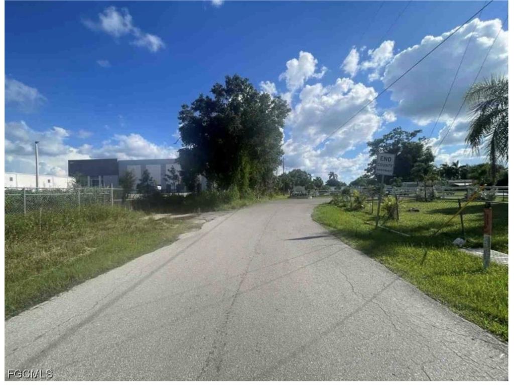 6251 Hamilton Drive Fort Myers FL 33905 2025015868 image3