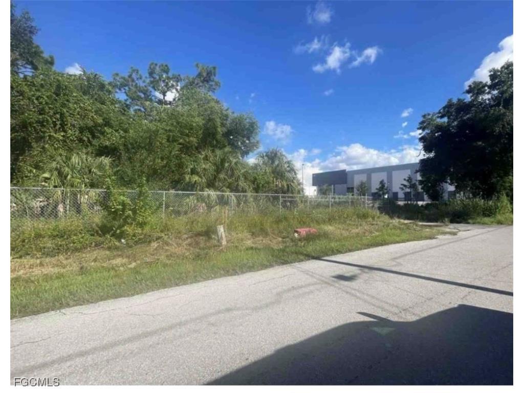 6251 Hamilton Drive Fort Myers FL 33905 2025015868 image4