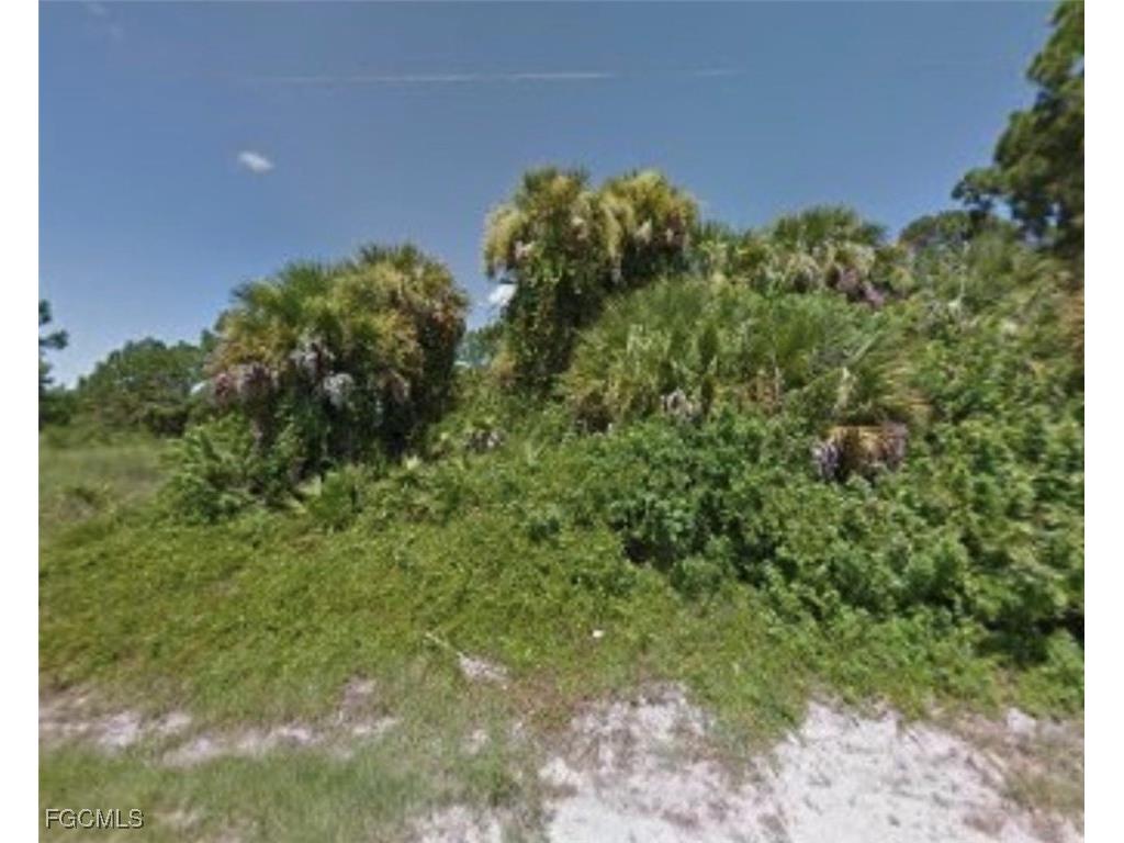 626 Bond Avenue S Lehigh Acres FL 33974 2025012044 image3