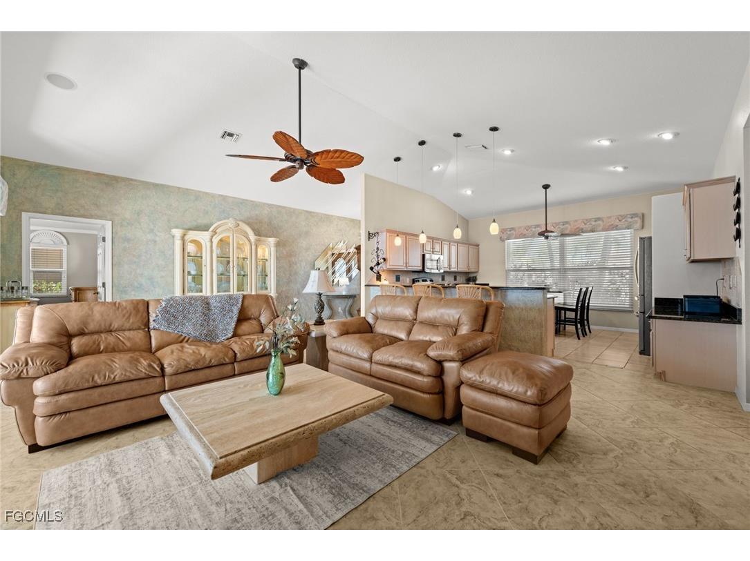 626 Cape Coral Parkway W Cape Coral FL 33914 2025022065 image10